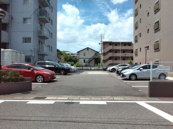 駐車場　駐車場