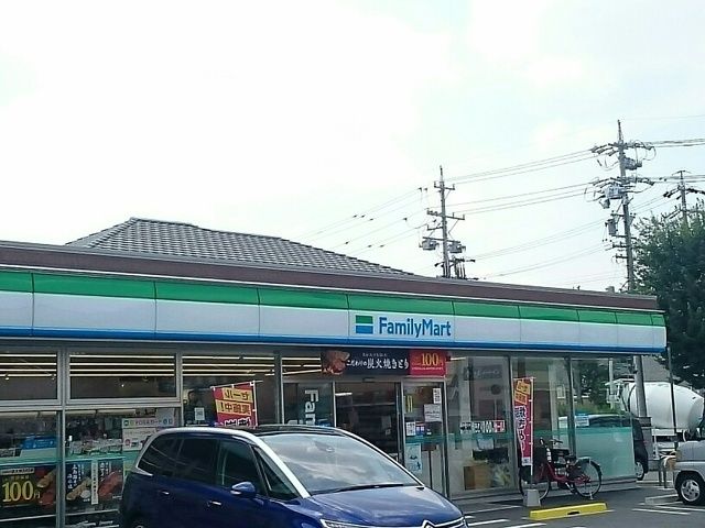 コンビニ　ファミリーマート（コンビニ）まで350m