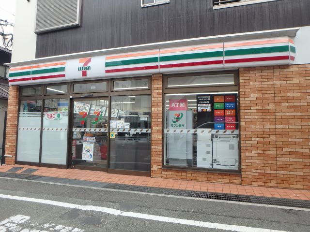 コンビニ　セブンイレブン阪急雲雀丘花屋敷駅前店（コンビニ）まで765m