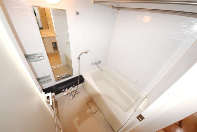 バス・シャワールーム　※実際のお部屋は反転タイプの間取りです※