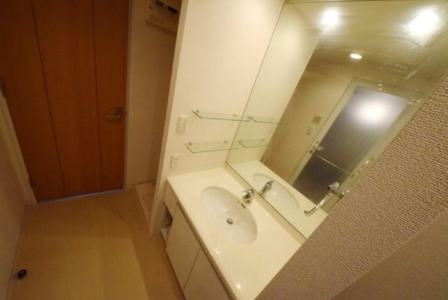 洗面設備　※実際のお部屋は反転タイプの間取りです※