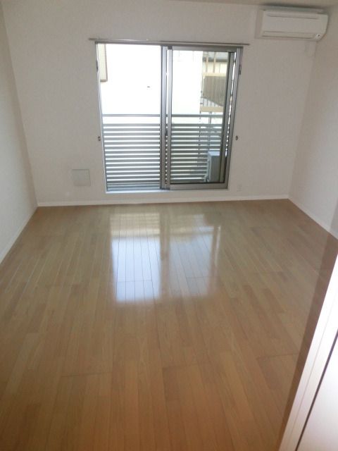 その他　明るい洋室です