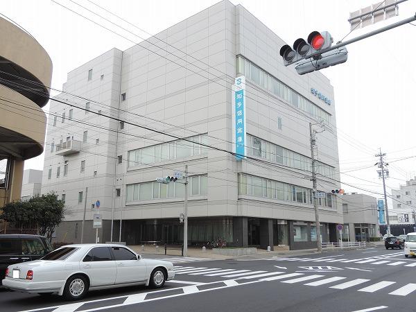 銀行　知多信用金庫本店営業部（銀行）まで590m