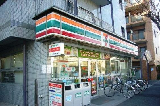 コンビニ　セブンイレブン 千住桜木店（コンビニ）まで374m