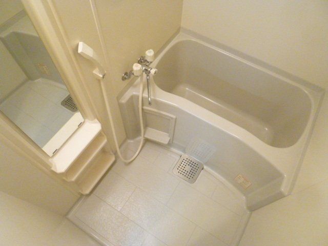 バス・シャワールーム　別部屋の写真です。