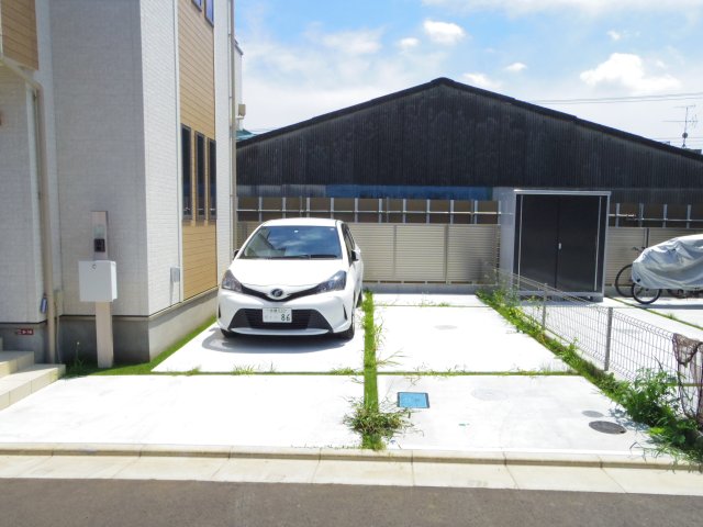 駐車場　駐車場2台分無料