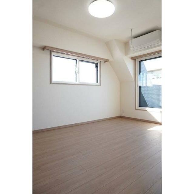 その他　一部斜め天井