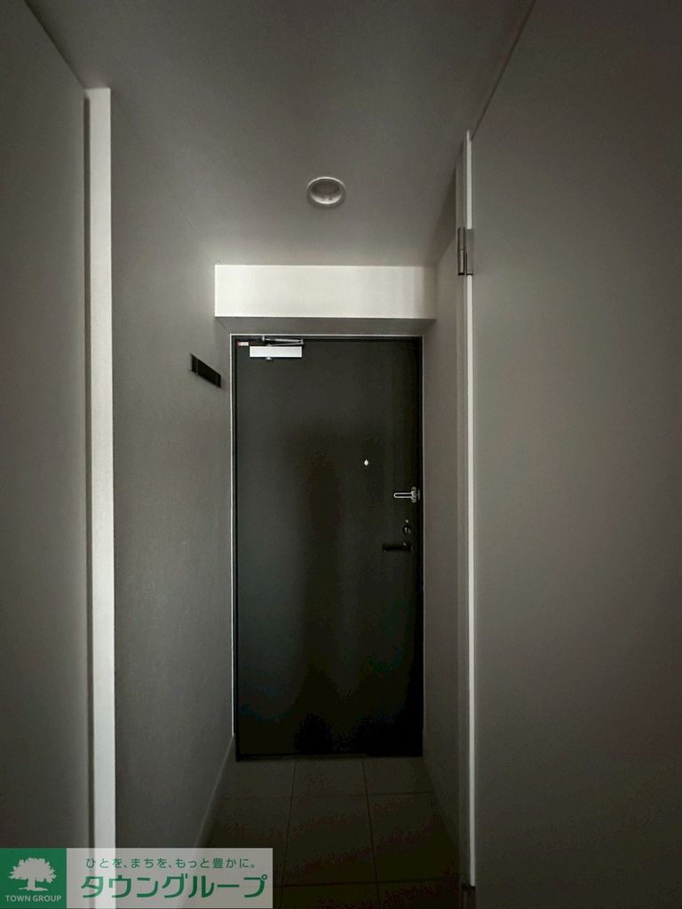 玄関　反転タイプの写真を使用しております。