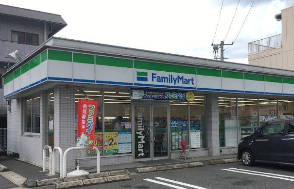 コンビニ　ファミリーマート 広島霞店（コンビニ）まで250m