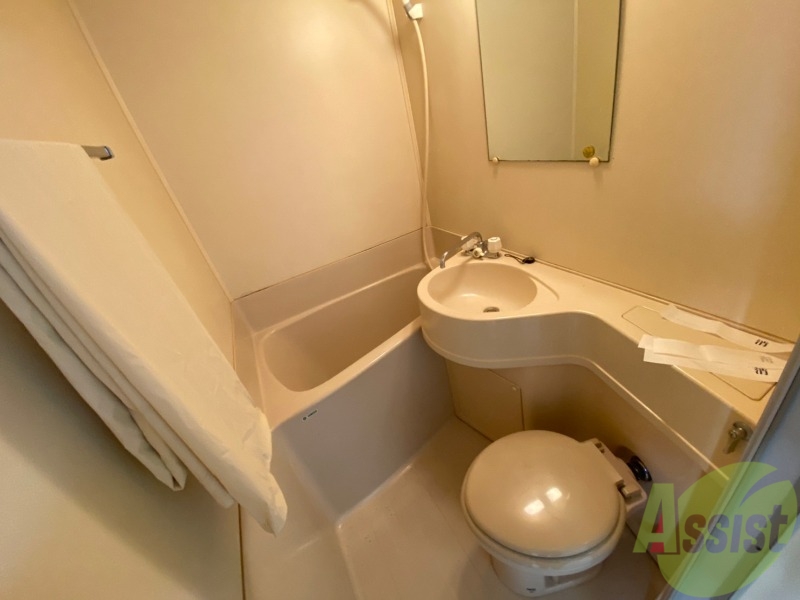 トイレ　ユニットバス内のトイレです。一人暮らしなら十分ですね。