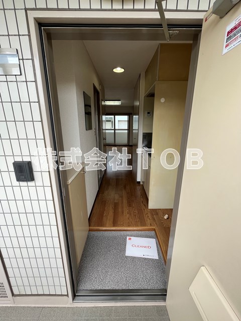 玄関　※別号室同間取り参考写真