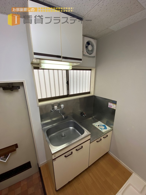 キッチン　２口コンロが設置可能で自炊もしやすいですね。