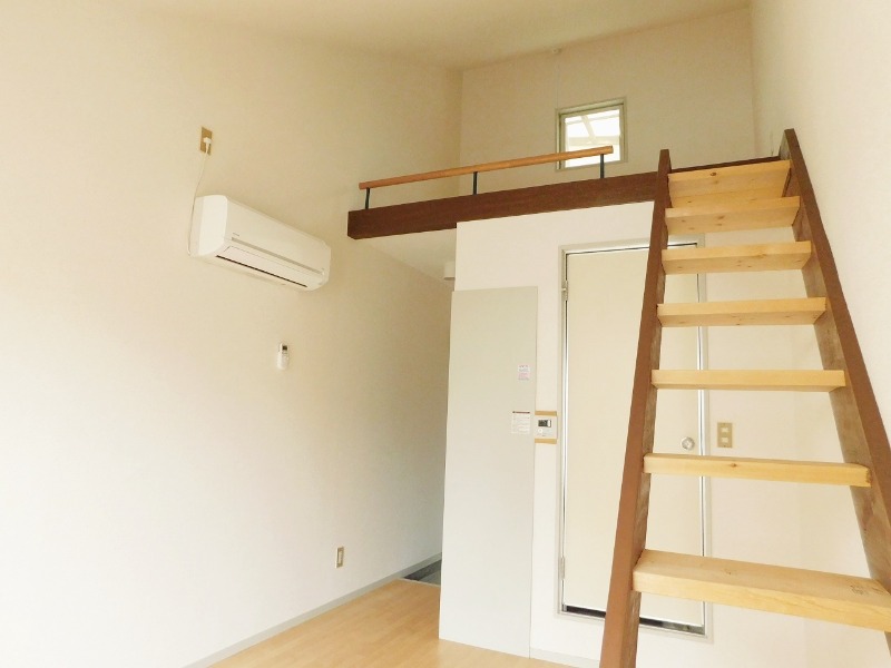 その他部屋・スペース　昇り降りが楽な階段付です
