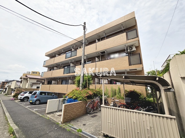 建物外観　最寄り駅まで徒歩4分の物件♪