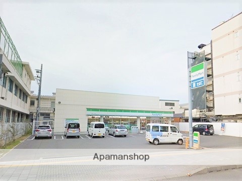コンビニ　ファミリーマート（コンビニ）まで322m