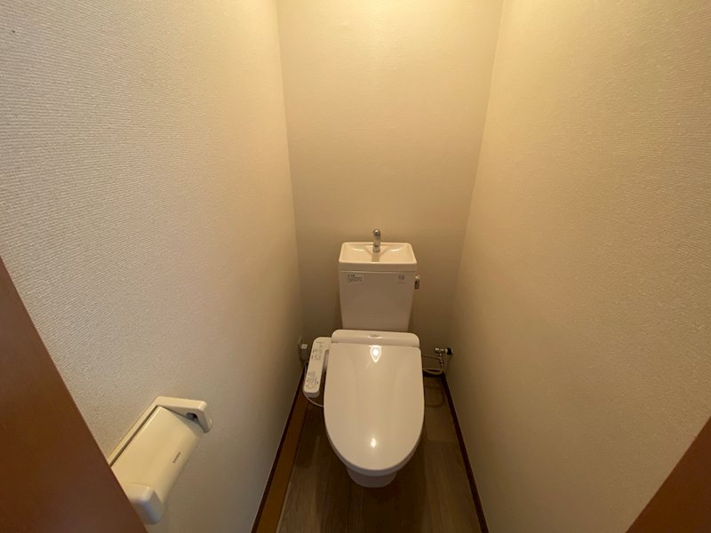 トイレ　バス・トイレ別リフォーム工事済み