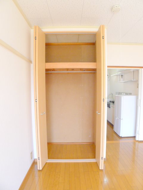 収納　コートも掛けられます