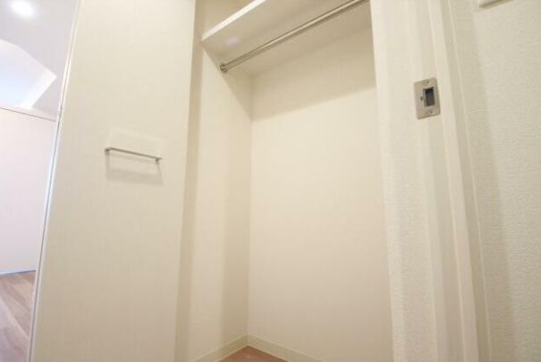 収納　※同間取りの別部屋写真です。