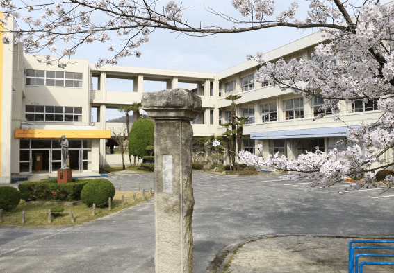 小学校　瑞浪市立土岐小学校（小学校）まで1058m