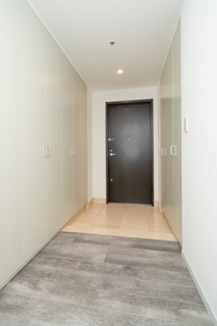 玄関　※写真は同タイプ住戸です。
