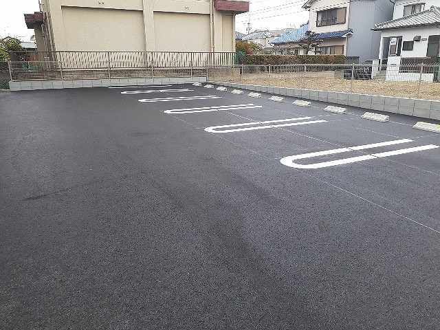 駐車場　外からの目が気にならないバルコニーで洗濯物が干せます