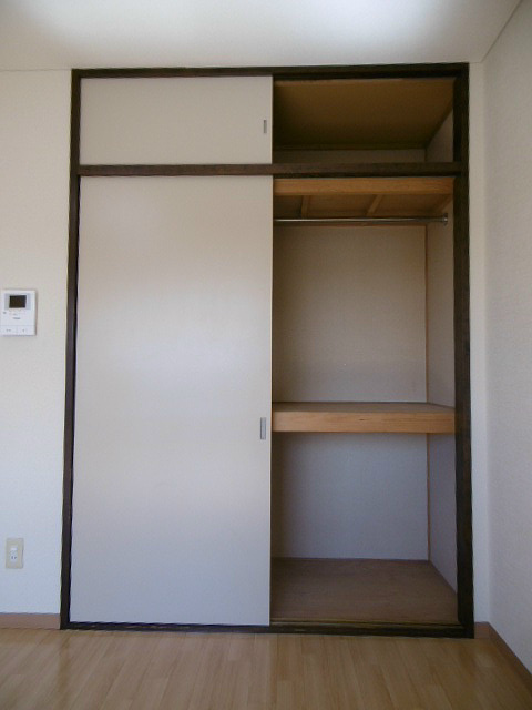 収納　写真は203号室です。