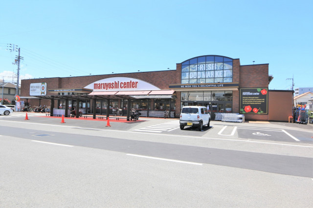スーパー　マルヨシセンター椿店（スーパー）まで395m
