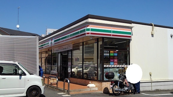 コンビニ　セブンイレブン（コンビニ）まで700m
