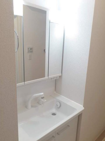 洗面設備　コンパクトで使いやすい洗面所