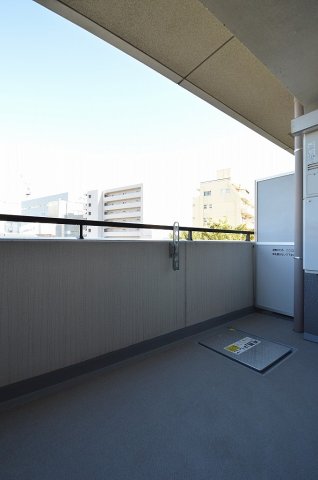 バルコニー　同マンション別部屋参照。