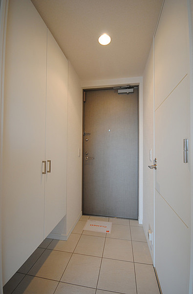 玄関　※別部屋の参考写真です。
