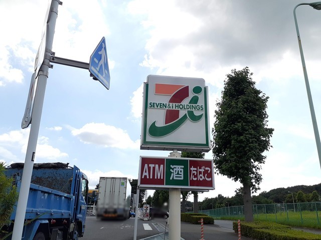 コンビニ　セブンイレブン（コンビニ）まで210m