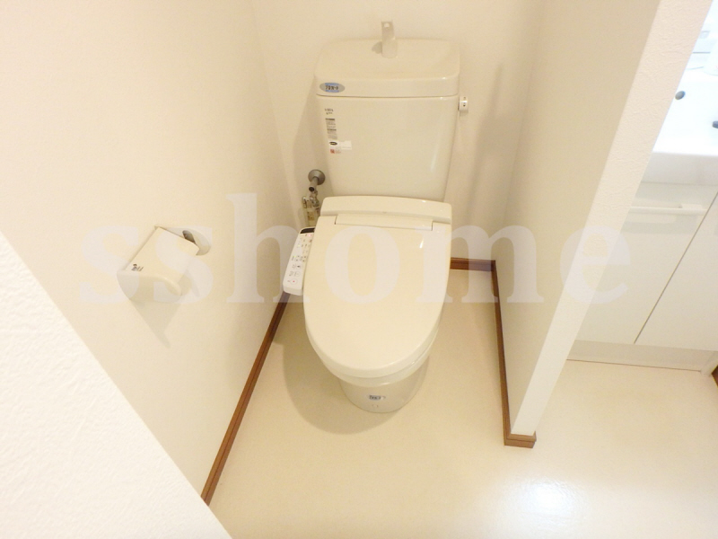 トイレ　温水洗浄便座のトイレです☆