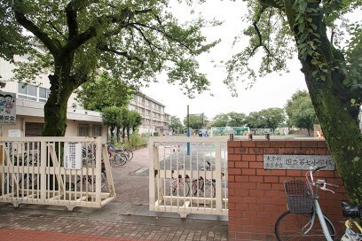 小学校　国立市立国立第七小学校（小学校）まで620m