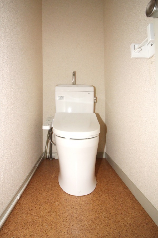 トイレ　トイレ温水洗浄便座