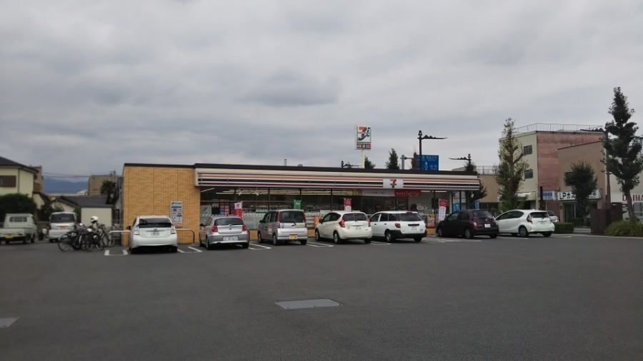 コンビニ　セブンイレブン甲府平和通り店（コンビニ）まで288m