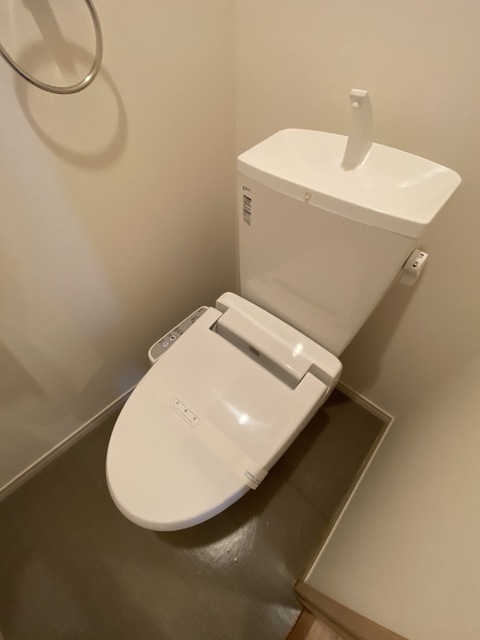トイレ　シャワートイレ完備