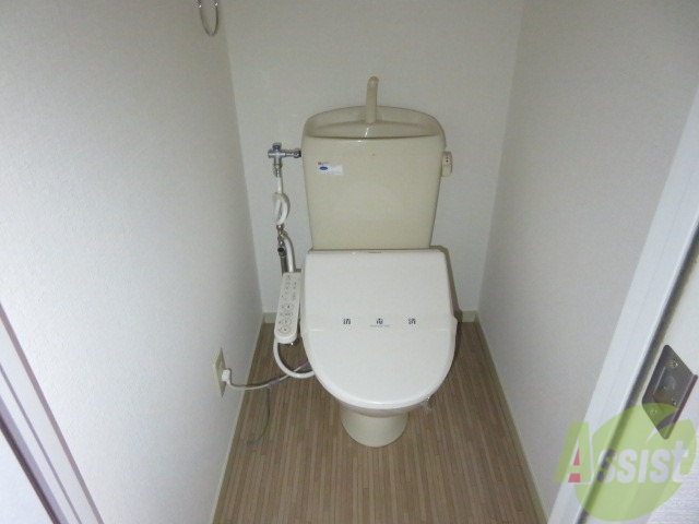 トイレ　トイレは綺麗でウォッシュレットも付いて快適にお使い頂けます。