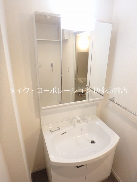 洗面設備　同施工の別物件新築時写真です。参考までにご確認下さい。