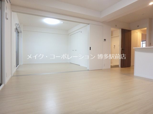 居室・リビング　同施工の別物件新築時写真です。参考までにご確認下さい。