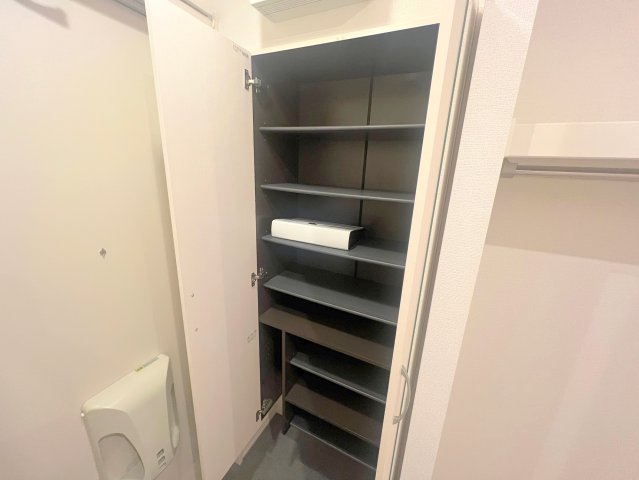 収納　大きいシューズボックスは靴がいっぱい入れれますね。