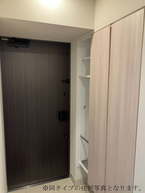 玄関　※写真は同タイプ住戸です。