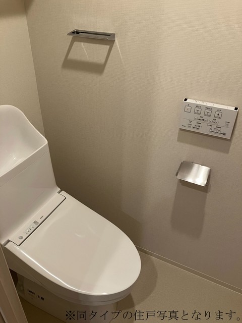 トイレ　※写真は同タイプ住戸です。