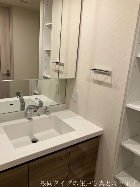 洗面設備　※写真は同タイプ住戸です。
