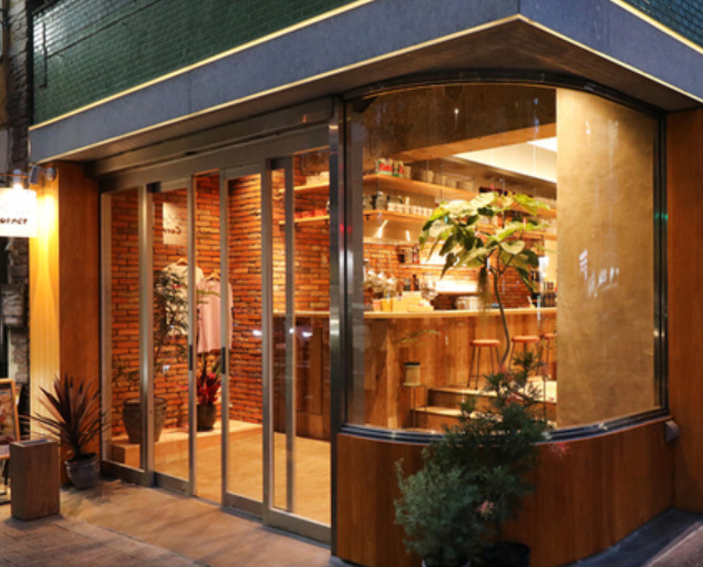 飲食店　Corner(コーナー)（飲食店）まで406m
