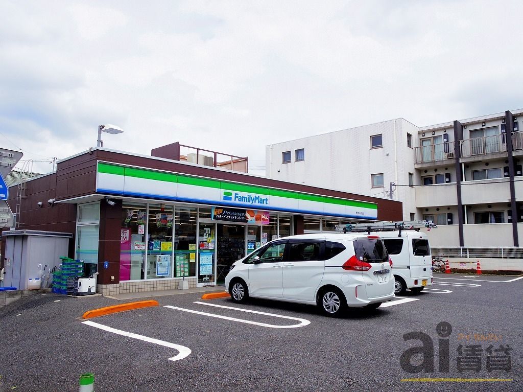 コンビニ　ファミリーマート春日町一丁目店（コンビニ）まで270m