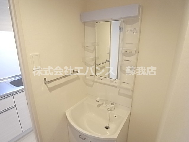 洗面設備　コンパクトで使いやすい洗面所