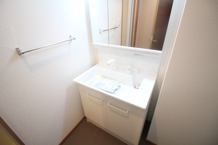 洗面設備　同じ部屋タイプの別部屋の写真です。現況と異なる場合は現況を優