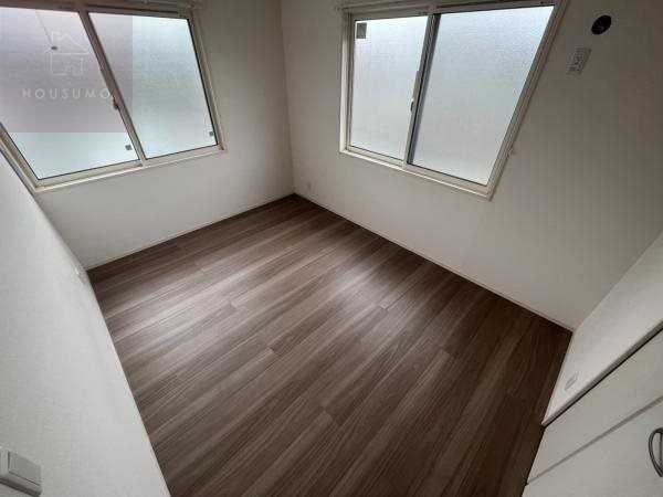 その他部屋・スペース　開放的な寝室です