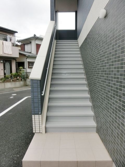 エントランス　2階に上がる階段です